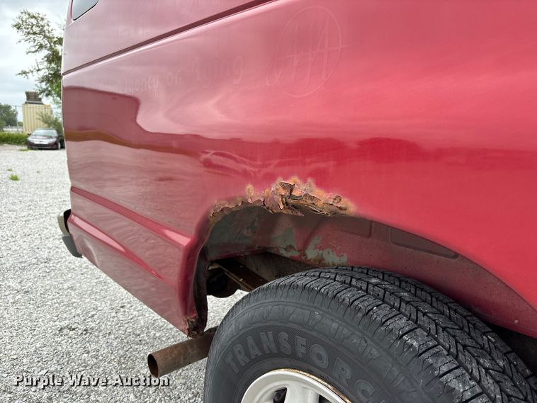 image for item NM9911 1999 Ford E350 van