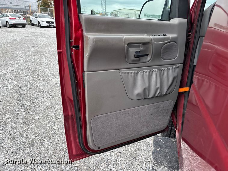 image for item NM9911 1999 Ford E350 van
