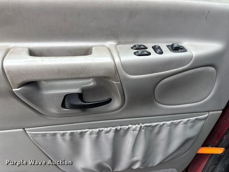 image for item NM9911 1999 Ford E350 van