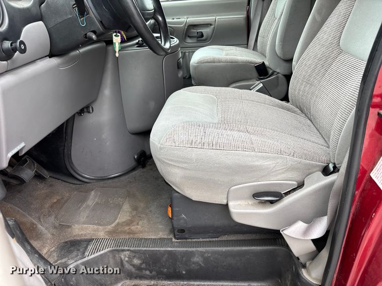 image for item NM9911 1999 Ford E350 van