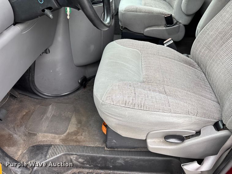 image for item NM9911 1999 Ford E350 van