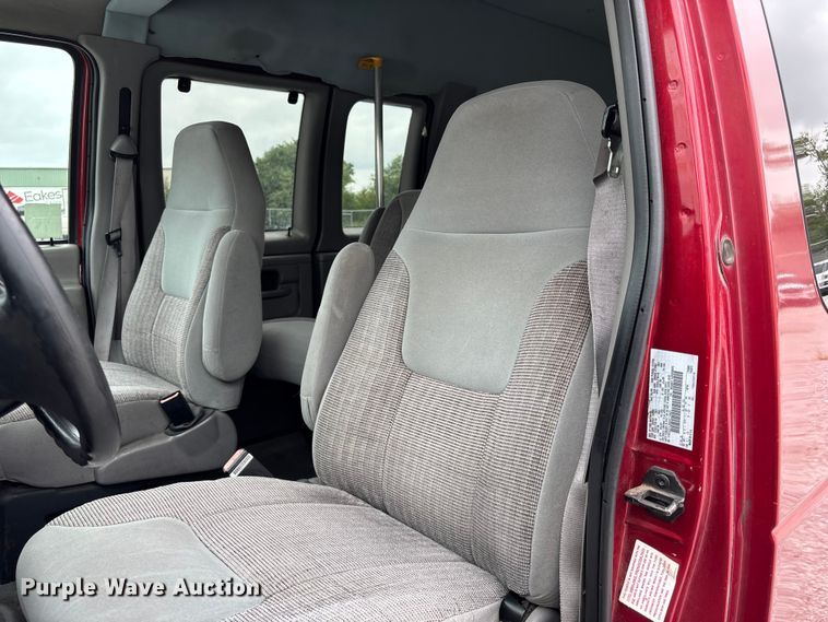 image for item NM9911 1999 Ford E350 van