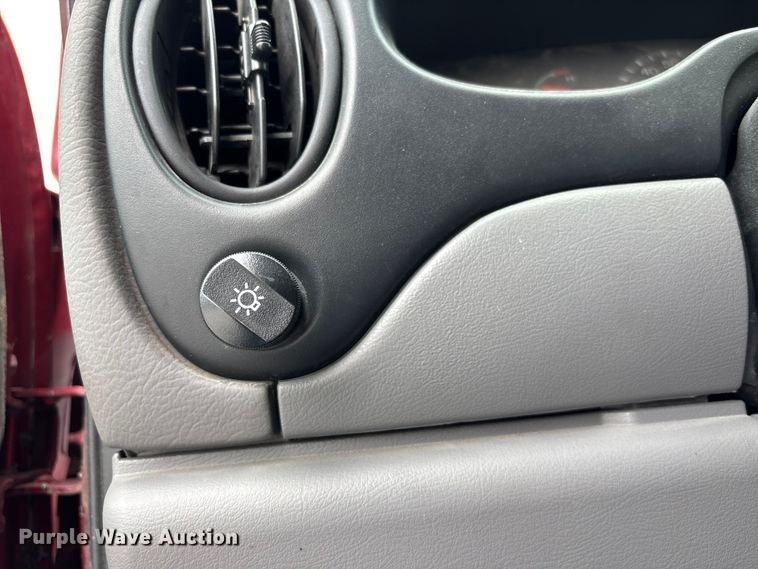 image for item NM9911 1999 Ford E350 van