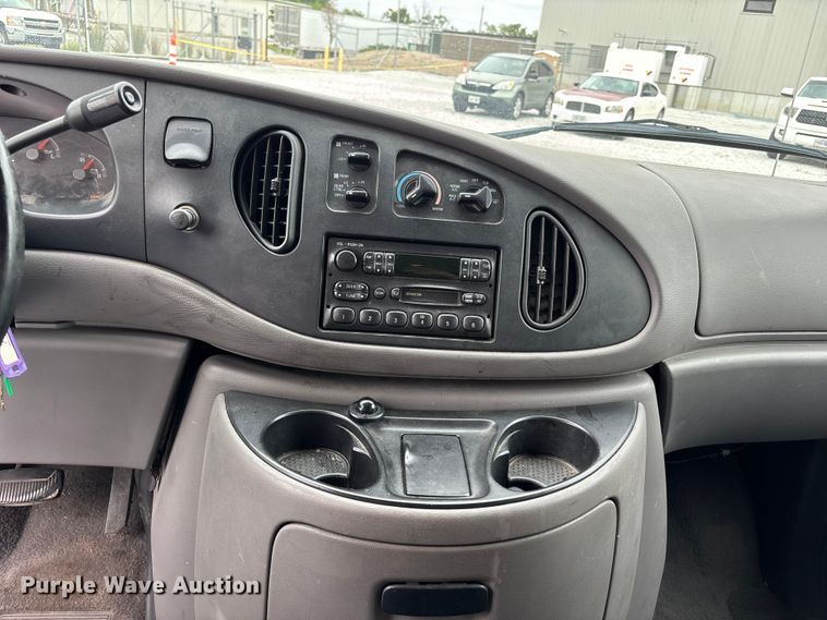 image for item NM9911 1999 Ford E350 van