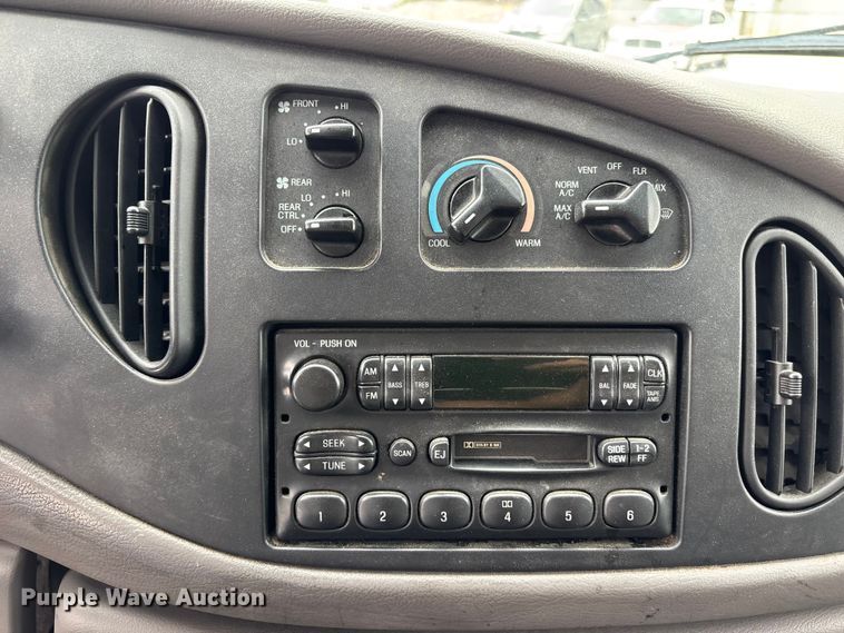 image for item NM9911 1999 Ford E350 van