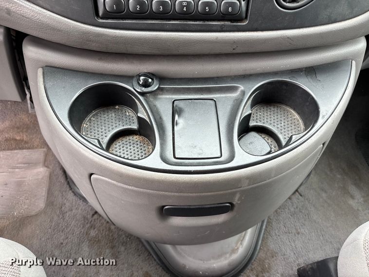 image for item NM9911 1999 Ford E350 van