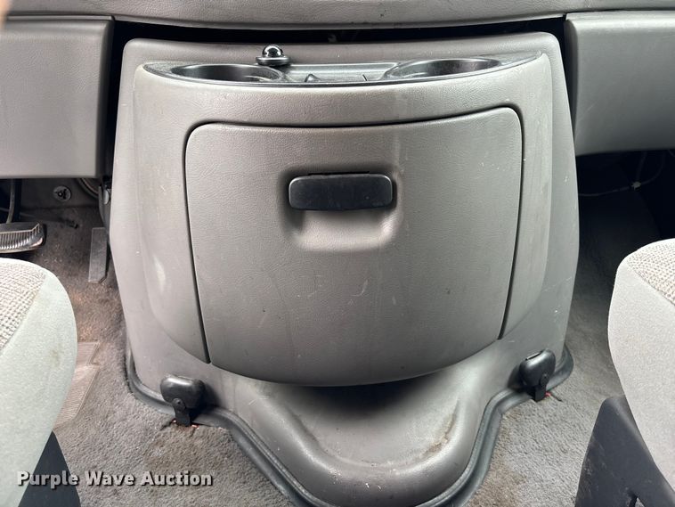 image for item NM9911 1999 Ford E350 van