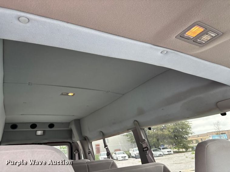 image for item NM9911 1999 Ford E350 van