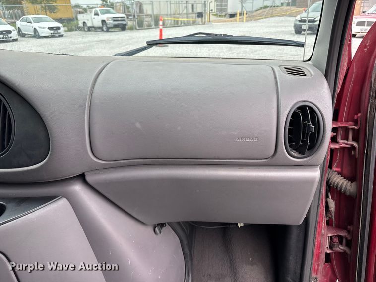image for item NM9911 1999 Ford E350 van