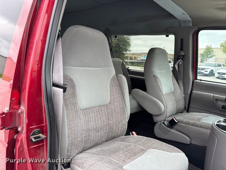 image for item NM9911 1999 Ford E350 van