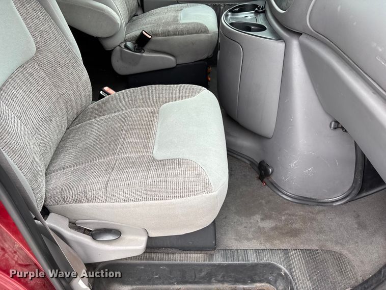image for item NM9911 1999 Ford E350 van
