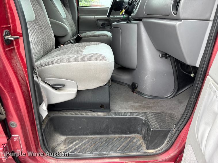image for item NM9911 1999 Ford E350 van