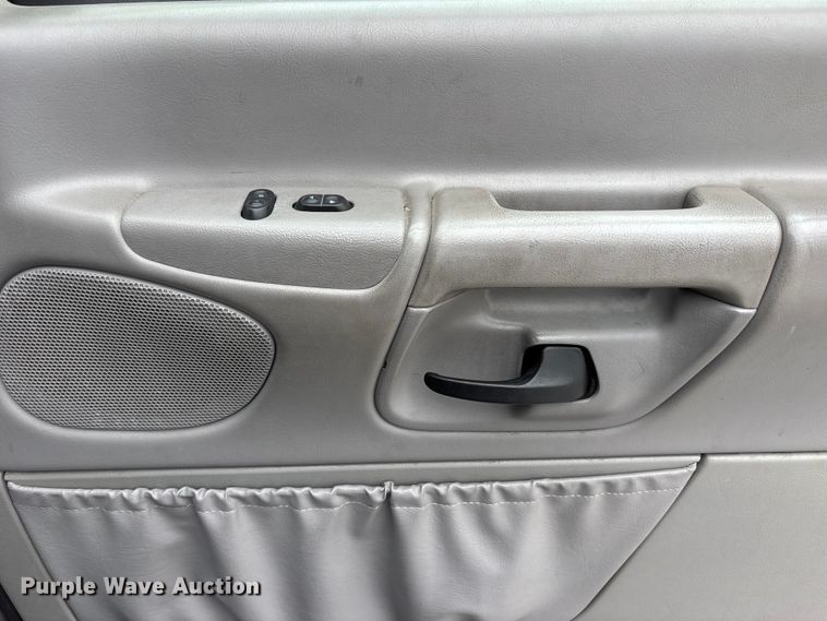 image for item NM9911 1999 Ford E350 van