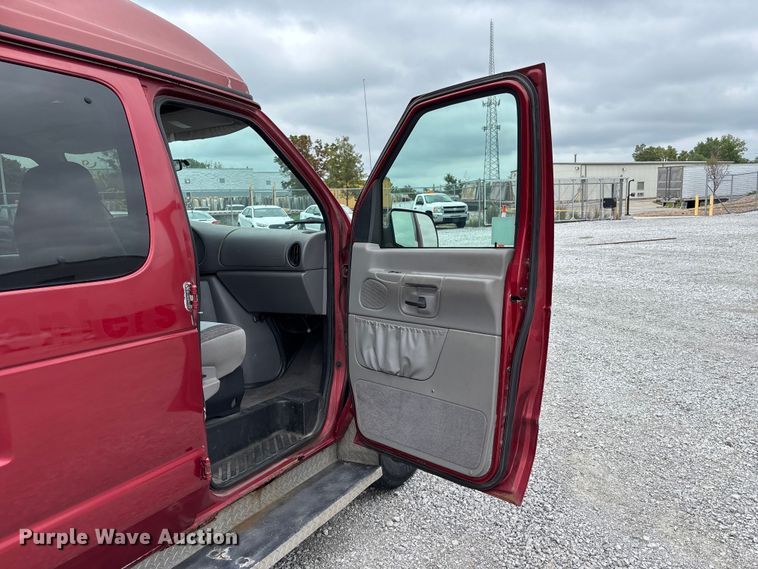 image for item NM9911 1999 Ford E350 van