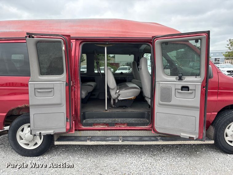 image for item NM9911 1999 Ford E350 van