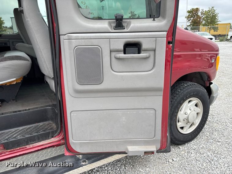 image for item NM9911 1999 Ford E350 van