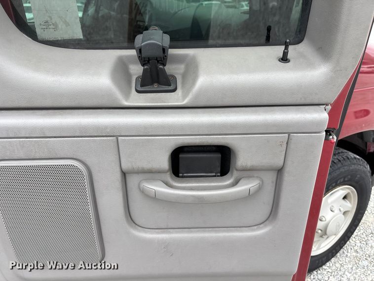image for item NM9911 1999 Ford E350 van