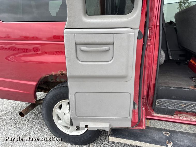 image for item NM9911 1999 Ford E350 van