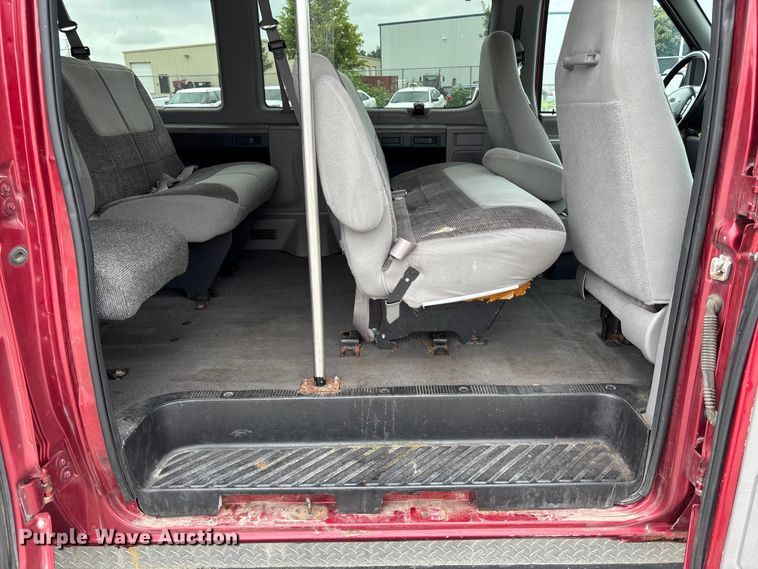 image for item NM9911 1999 Ford E350 van