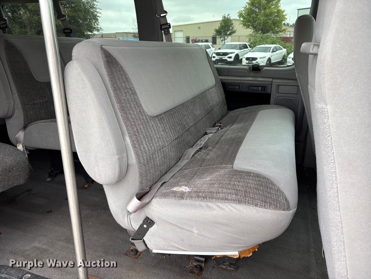image for item NM9911 1999 Ford E350 van