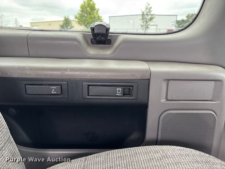 image for item NM9911 1999 Ford E350 van