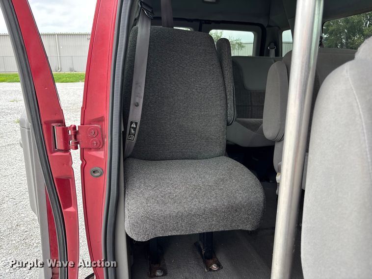 image for item NM9911 1999 Ford E350 van