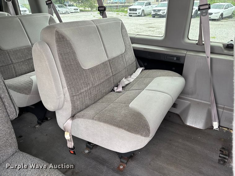 image for item NM9911 1999 Ford E350 van