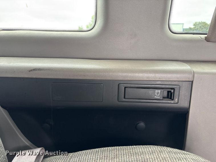 image for item NM9911 1999 Ford E350 van