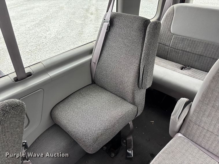 image for item NM9911 1999 Ford E350 van