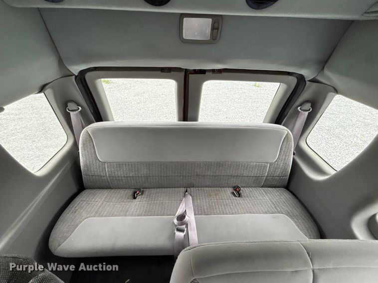image for item NM9911 1999 Ford E350 van