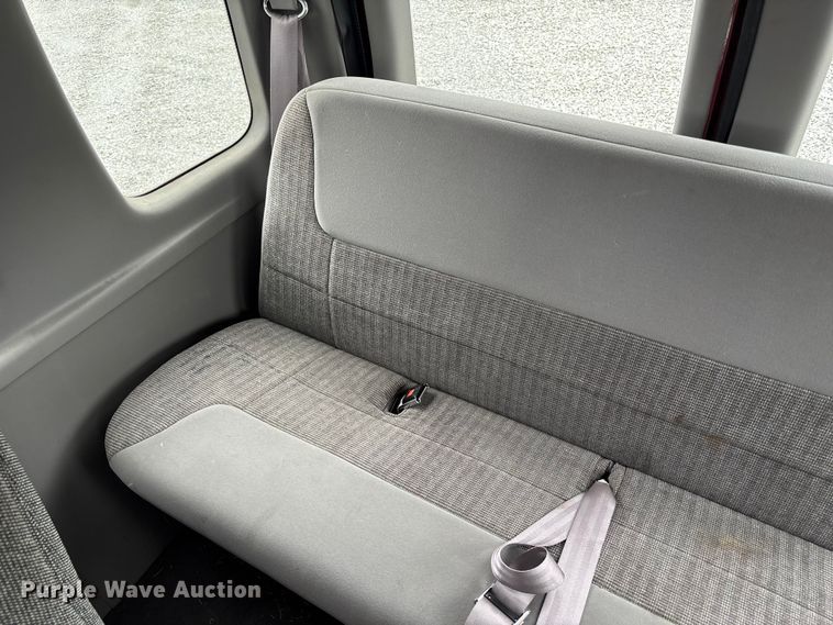 image for item NM9911 1999 Ford E350 van