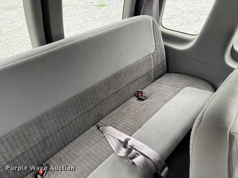 image for item NM9911 1999 Ford E350 van