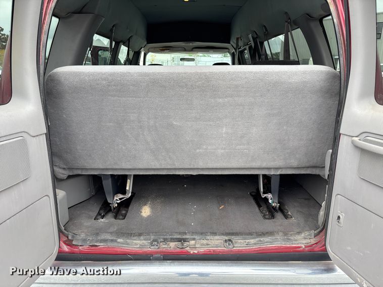 image for item NM9911 1999 Ford E350 van