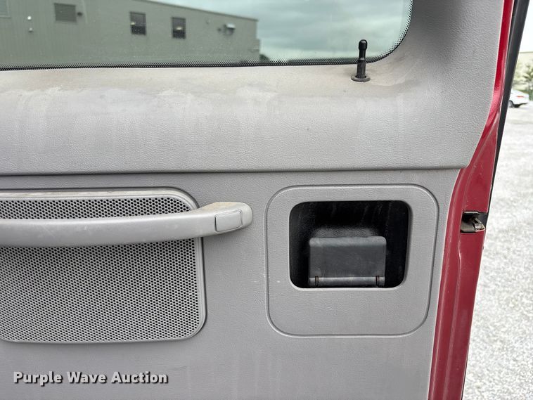 image for item NM9911 1999 Ford E350 van