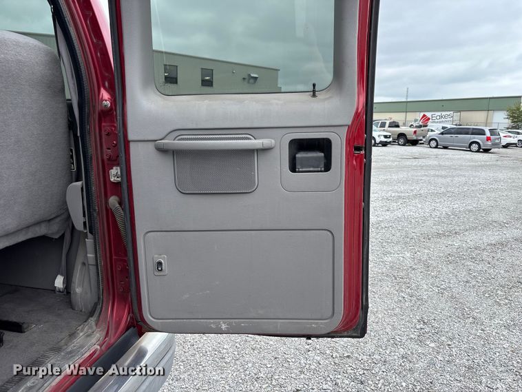 image for item NM9911 1999 Ford E350 van
