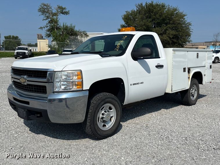 2009 Chevrolet Silverado 2500HD utility bed pickup truck