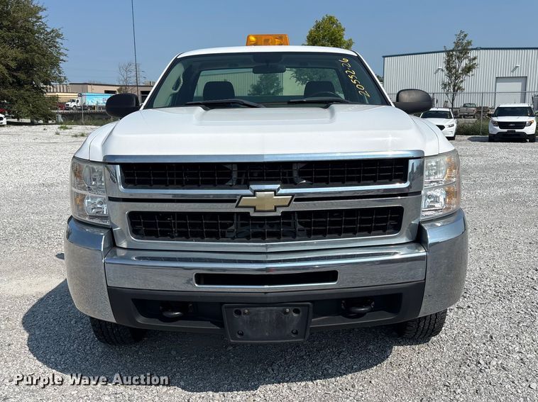 image for item NM9914 2009 Chevrolet Silverado 2500HD utility bed pickup truck