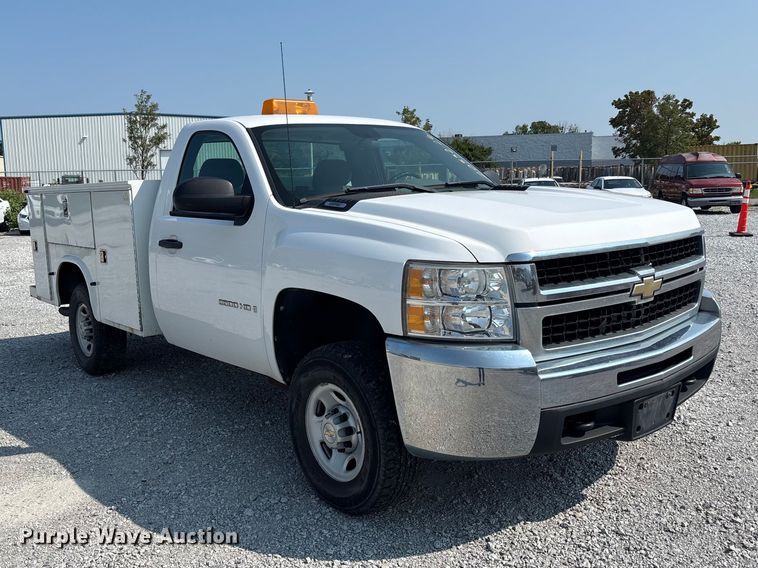 image for item NM9914 2009 Chevrolet Silverado 2500HD utility bed pickup truck