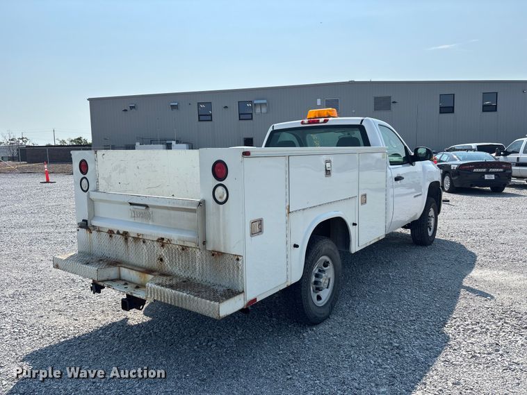 image for item NM9914 2009 Chevrolet Silverado 2500HD utility bed pickup truck