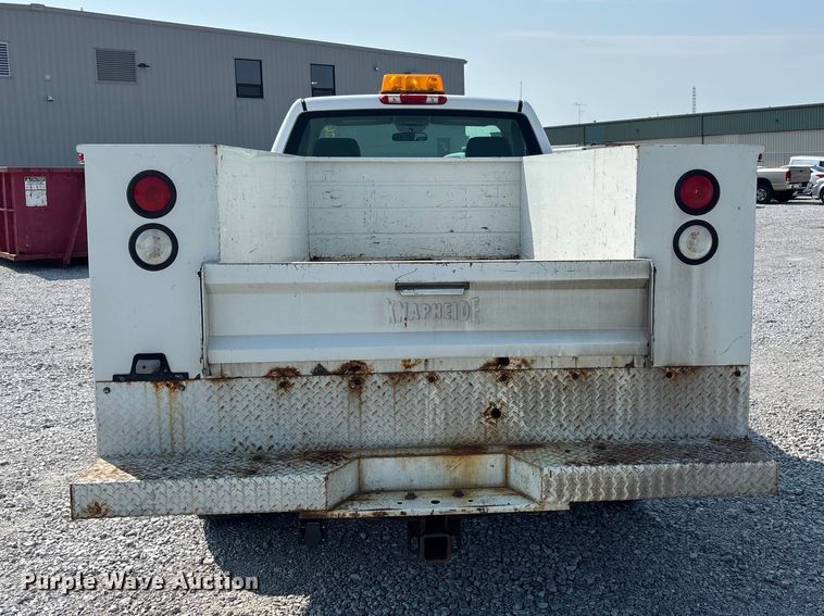 image for item NM9914 2009 Chevrolet Silverado 2500HD utility bed pickup truck