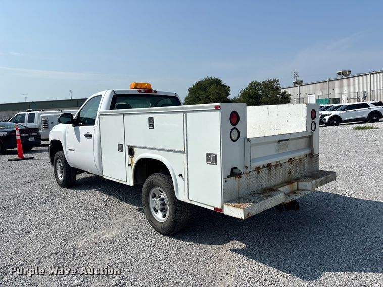 image for item NM9914 2009 Chevrolet Silverado 2500HD utility bed pickup truck