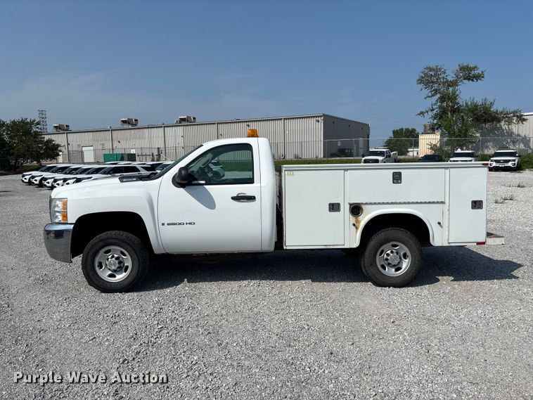 image for item NM9914 2009 Chevrolet Silverado 2500HD utility bed pickup truck