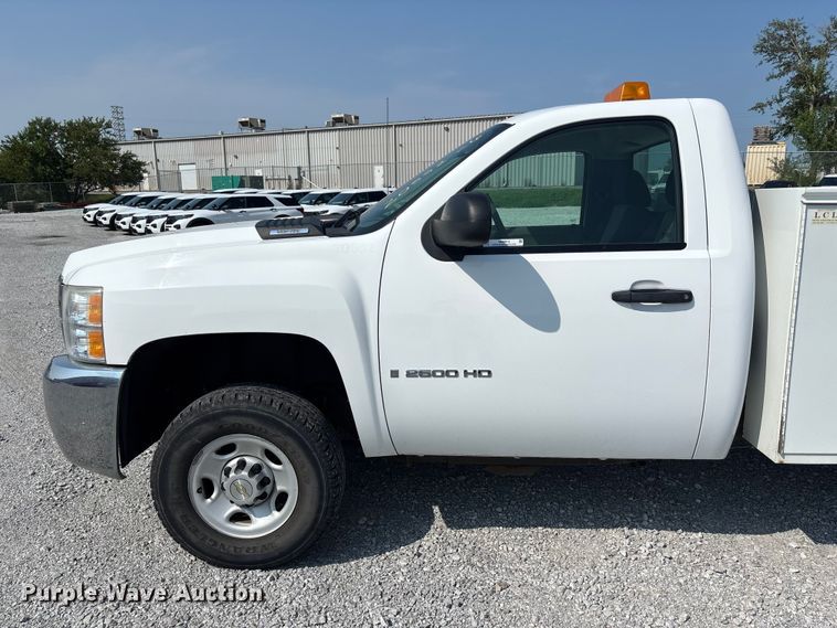 image for item NM9914 2009 Chevrolet Silverado 2500HD utility bed pickup truck