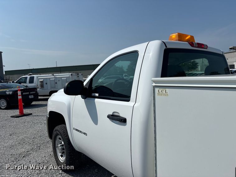image for item NM9914 2009 Chevrolet Silverado 2500HD utility bed pickup truck
