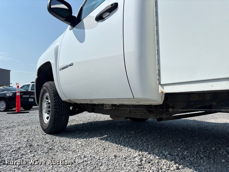 image for item NM9914 2009 Chevrolet Silverado 2500HD utility bed pickup truck