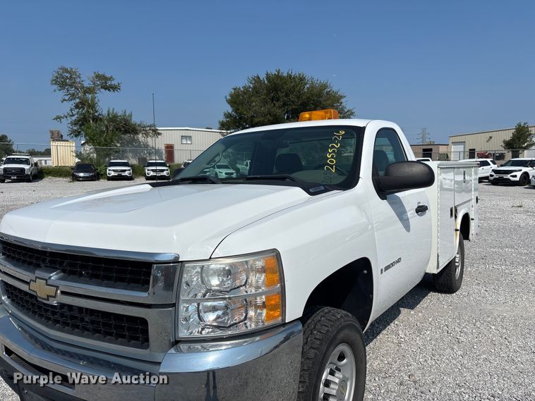 image for item NM9914 2009 Chevrolet Silverado 2500HD utility bed pickup truck