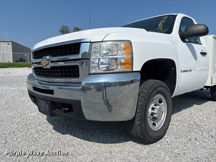 image for item NM9914 2009 Chevrolet Silverado 2500HD utility bed pickup truck