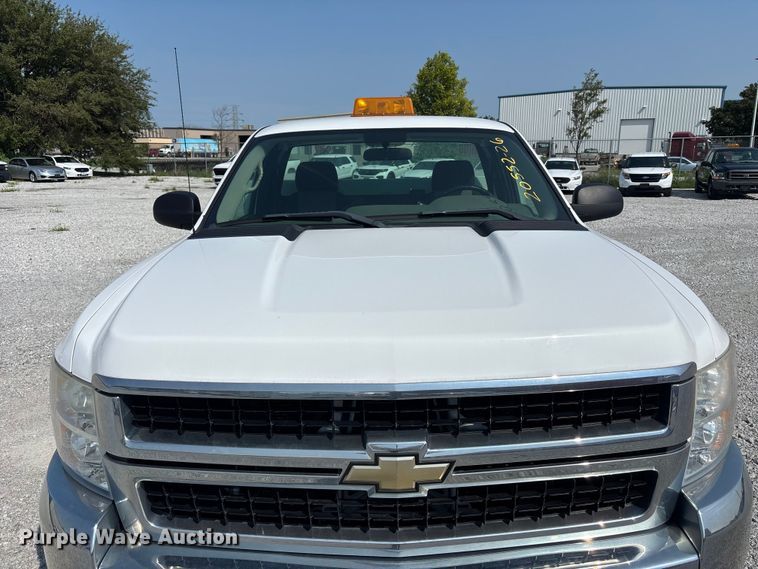 image for item NM9914 2009 Chevrolet Silverado 2500HD utility bed pickup truck