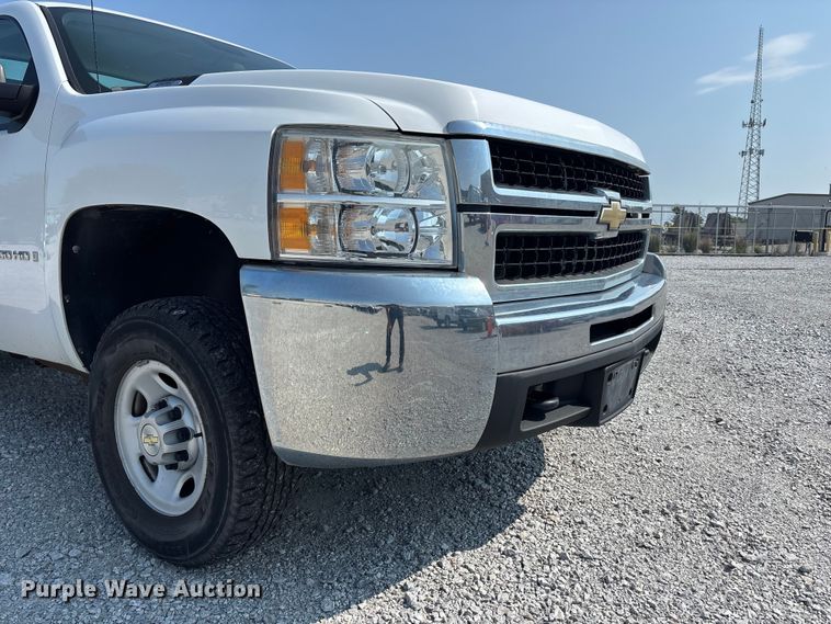 image for item NM9914 2009 Chevrolet Silverado 2500HD utility bed pickup truck