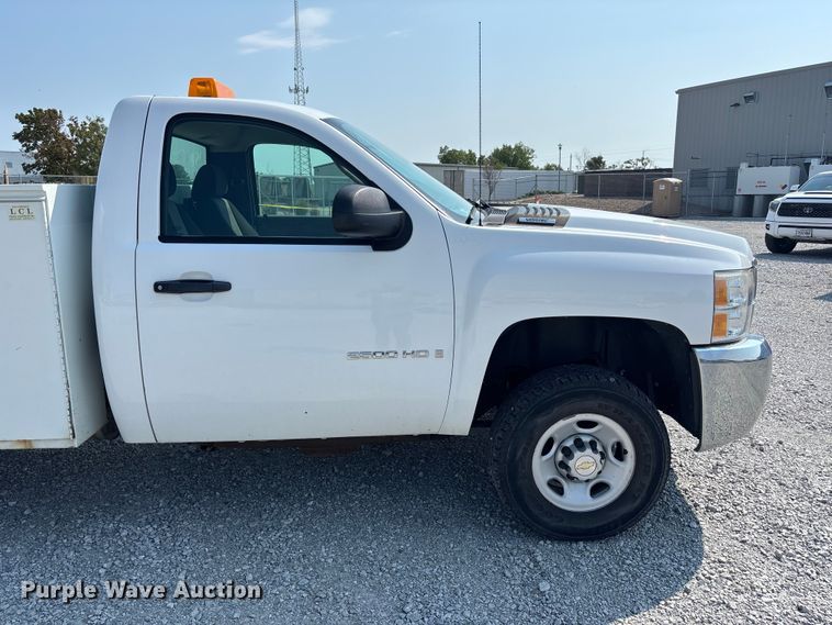 image for item NM9914 2009 Chevrolet Silverado 2500HD utility bed pickup truck